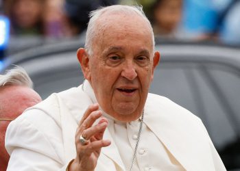 Vatikan kaže da Papa pokazuje “lagano poboljšanje” kako se hospitalizacija nastavlja