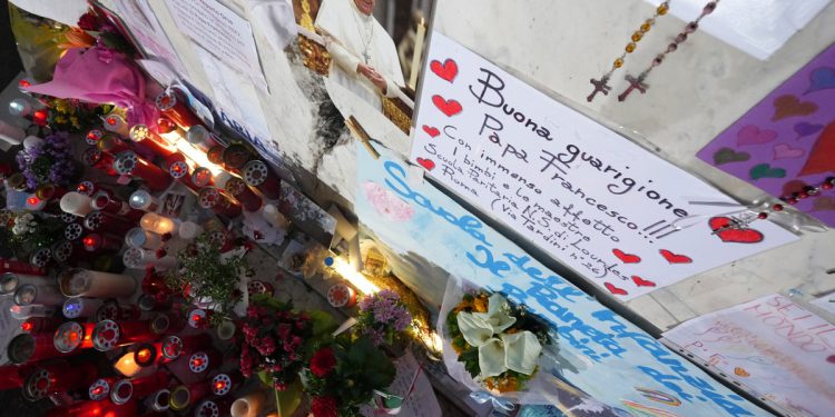 Vatikan otkriva kako je papa Franjo proveo slobodno vrijeme u bolnici u najnovijem ažuriranju zdravlja