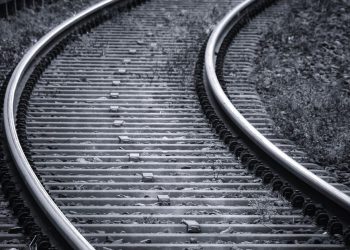 Važna molba HŽ-a stanovnicima Splita i Solin: Ne puštajte stoku i pčele na ispašu