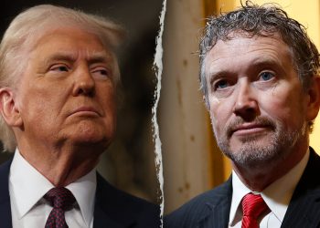 Veleposlanik Thomas Massie otkriva kampanju u gotovini otkako ga je Trump ciljao