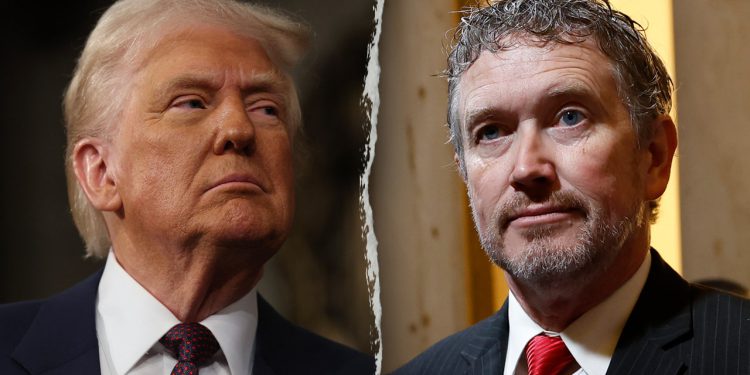 Veleposlanik Thomas Massie otkriva kampanju u gotovini otkako ga je Trump ciljao
