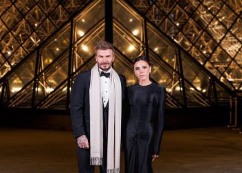Victoria i David Beckham pridružuju se Gigi Hadid, Keira Knightley i Rosie Huntington-Whiteley na blistavoj večeri Louvre Gala kako bi započeli Paris Week Fashion Week