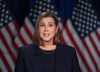 ‘Više od pukog AOC -a’: Michigan Dem brani svoj nedostatak mošusnog povratnog napada dok se suočava s vrućinom u gradskoj vijećnici