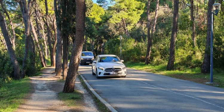 Vlasnici zemljišta na Marjanu o rampama: ‘Htjeli bi nacionalizaciju i proveli bi je da im zakon to dopušta. Kako im ne dopušta, onda pribjegavaju nezakonitim ograničenjima i maltretiranju vlastitih sugrađana”