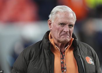 Vlasnik Cleveland Brownsa pokreće zapanjujući napad na njegov skandalizirani napadač Deshaun Watson