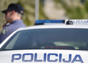 Vozio pijan, vrludao po putu, prijetio policajcima… Završio je u pritvoru i mogao bi platiti brutalnu kaznu