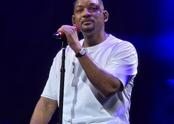 Will Smith izaziva zabrinutost dok se raspada u suzama tijekom prve emisije turneje albuma povratka