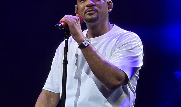 Will Smith izaziva zabrinutost dok se raspada u suzama tijekom prve emisije turneje albuma povratka