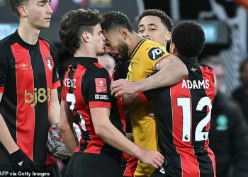 Wolves zvijezda Matheus Cunha poslana je na udaranje, udaranje i udaranje glave Bournemouth’s Milos Kerkez u kravatu FA Kupa