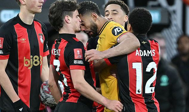 Wolves zvijezda Matheus Cunha poslana je na udaranje, udaranje i udaranje glave Bournemouth’s Milos Kerkez u kravatu FA Kupa