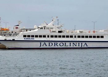 Zbog bure ne plove katamarani