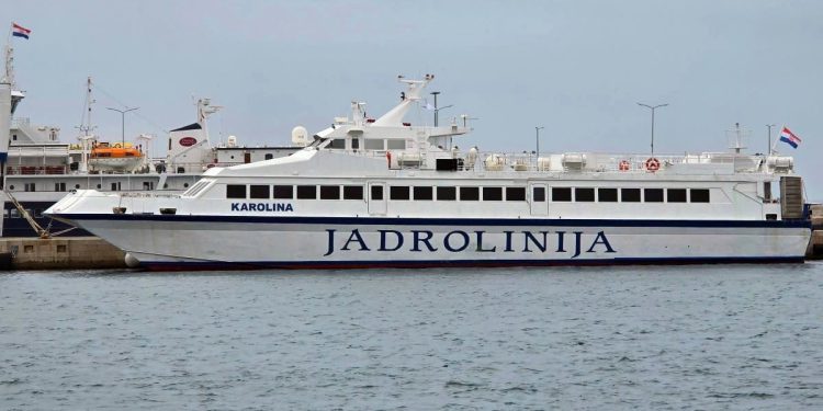 Zbog bure ne plove katamarani