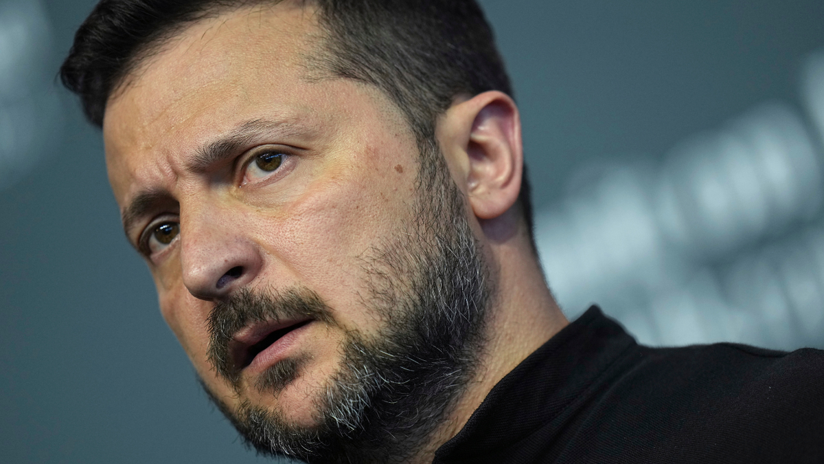 Volodymyr Zelenskyy govori tijekom konferencije za novinare