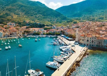 Znate li koje je naše otočko mjesto prvo ugostilo papu i čiji ribari drže rekord u ulovljenim srdelama?