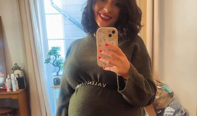 Zvijezda izdajnika Charlotte Chilton ‘vjeruje da je Conor Maynard i dalje otac njezine bebe prema Palsovima – unatoč njegovom inzistiranju DNK test potvrdio je da nije oca dijete