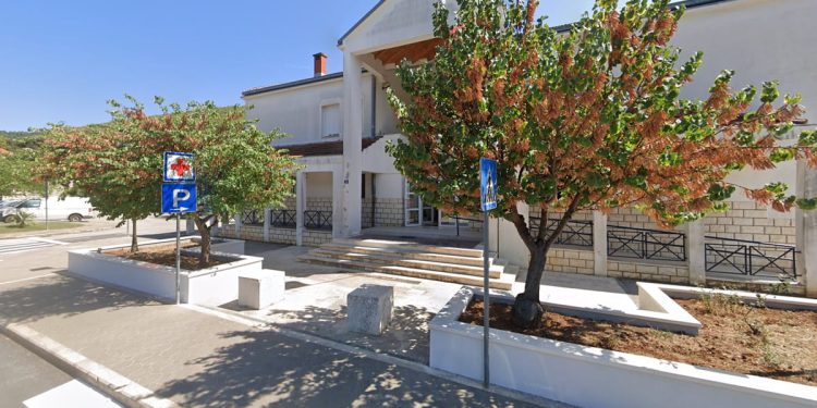 Obiteljski liječnici o smrti mladića s Lastova: "Nakon prvog pregleda nije se ponovno javio liječnici, a preminuo je više od mjesec dana kasnije!"