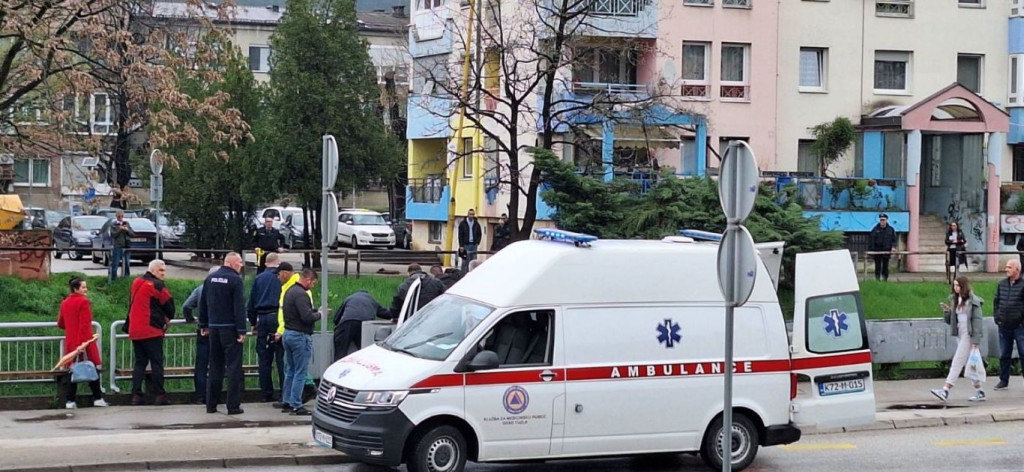 Dva policajca uspjela izaći iz vode u Tuzli, za dvije osobe se traga