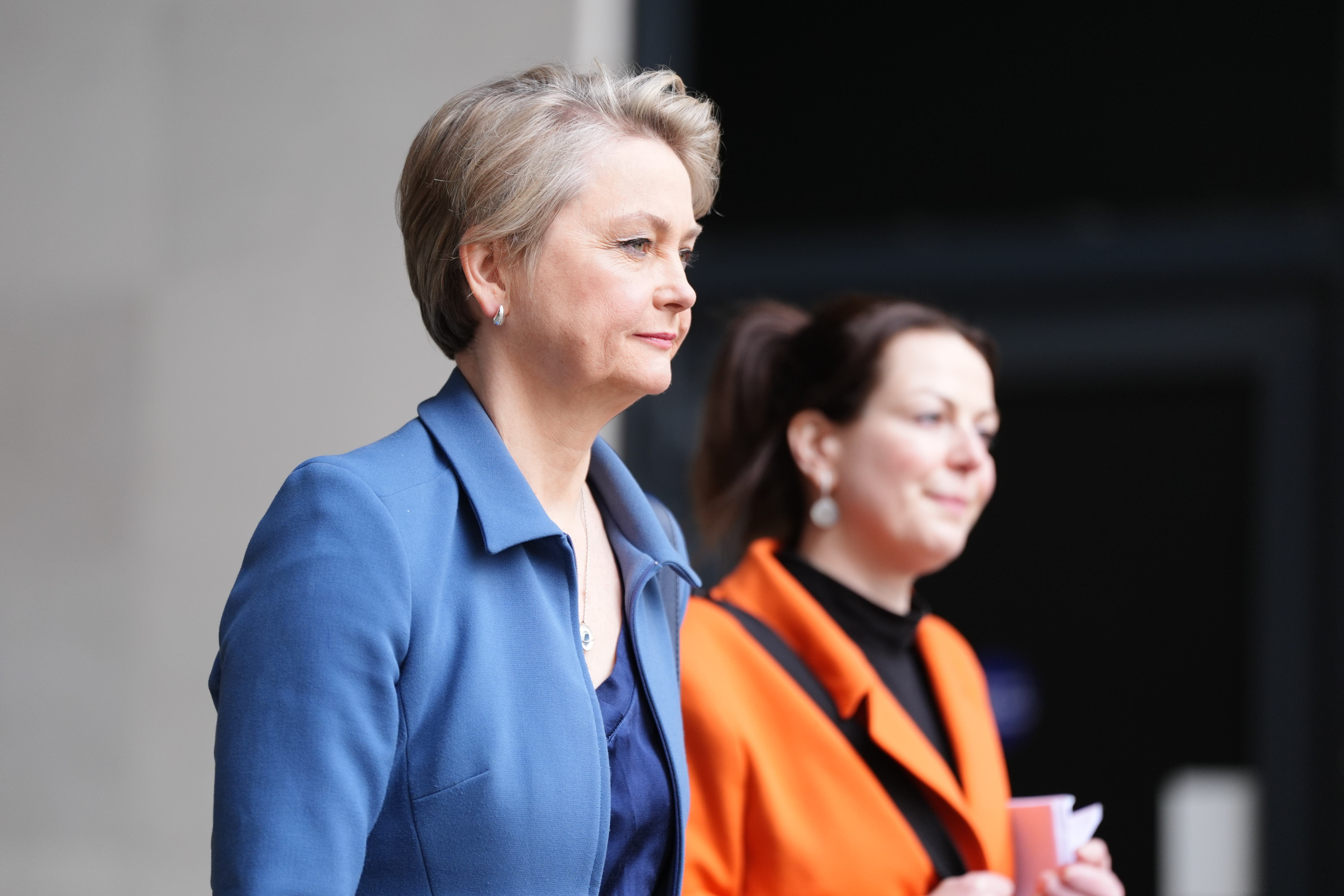 Domaća tajnica Yvette Cooper napuštajući BBC Broadcasting House u Londonu (Ben Whitley/PA)