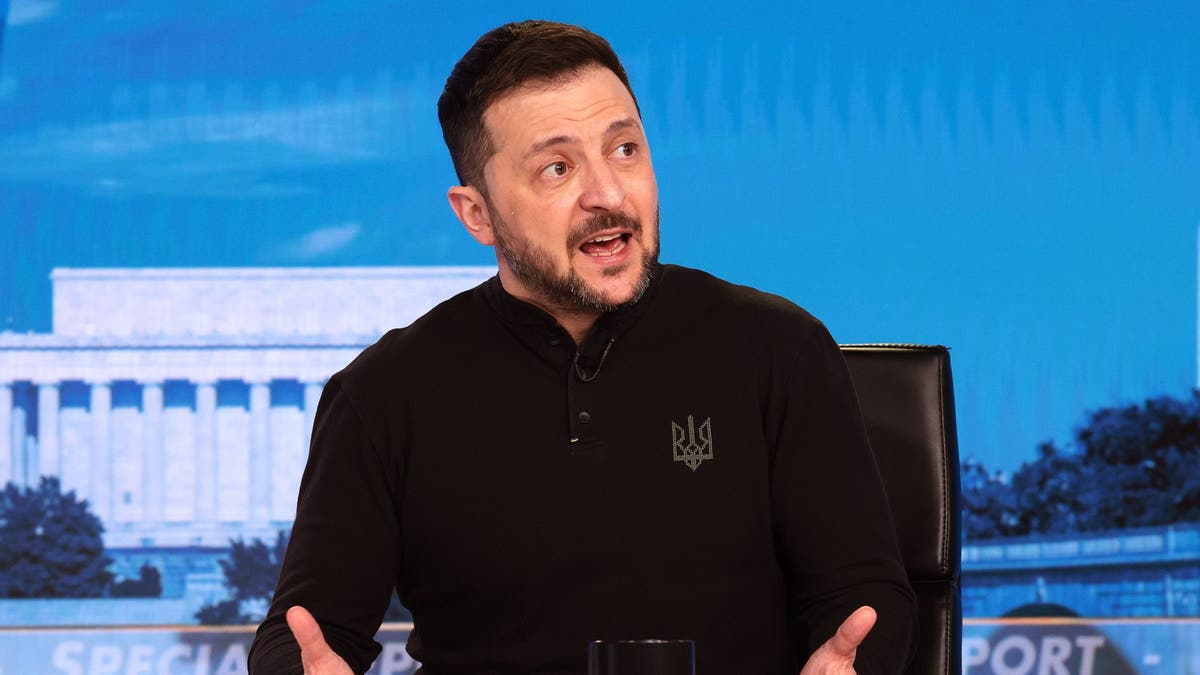 Predsjednik Zelenskyy govori rukama dok sjedi na 'Posebno izvješće'