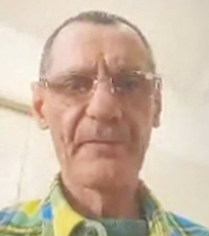 Oleksandr Sensky, volonter Crvenog križa, rekao je da je dron lebdio nad njim 