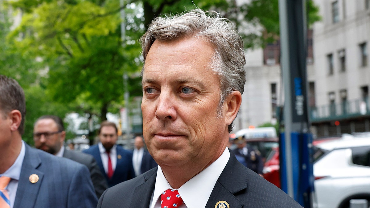 Rep. Andy Ogles, R-Tenn., Podnio je rezoluciju u kojoj se navodi da demokrati koji su sudjelovali u opadanju glasovanja o cenzuri.