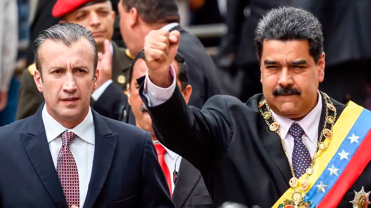 Maduro drži šaku