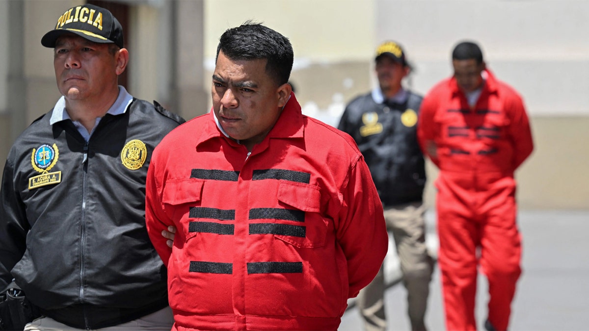 Peruanska policija izvršila je prijenos nekoliko članova kriminalne organizacije Tren de Aragua u Limi 5. listopada 2023. godine. Peruanska policija u četvrtak je zarobila navodnog vođu i 31 člana frakcije Tren de Aragua, kriminalističke organizacije rođene venecuelan, koji krmaju teror u nekoliko južnih američkih zemalja. Ofenziva protiv onoga što se smatra najopasnijim bandama koja djeluje u Peruu izvedena je u nekoliko regija zemlje.