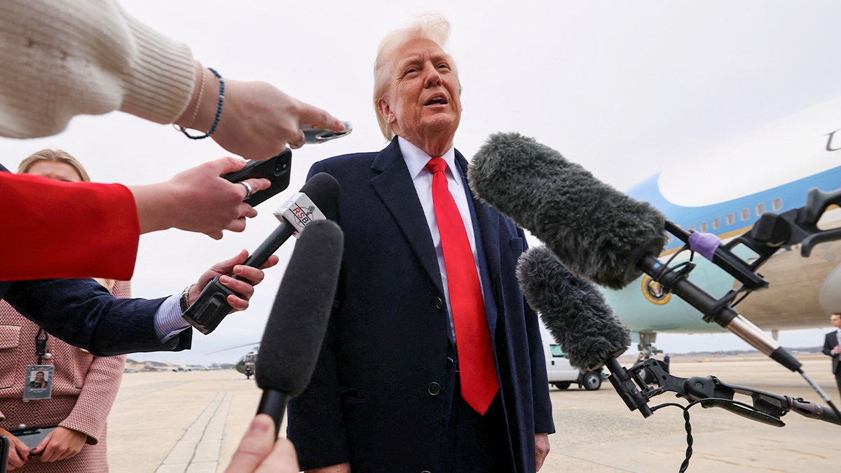 Trump razgovara s novinarima u zajedničkoj bazi Andrews