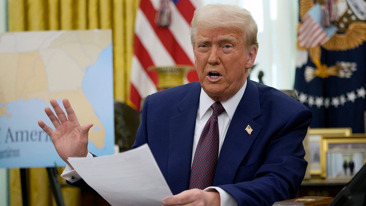 Trump potpisuje izvršnu naredbu