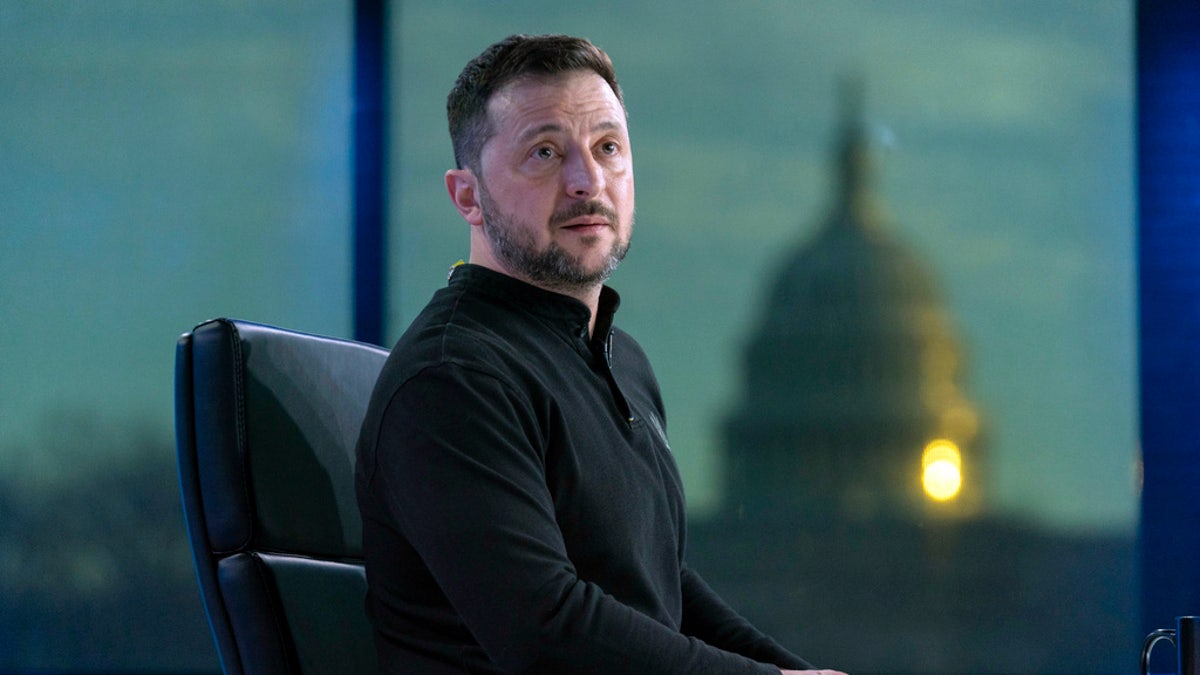 Ukrajinski predsjednik Volodymyr Zelenskyy zastaje tijekom intervjua s Bretom Baierom na Fox News ' "Posebno izvješće" U Washingtonu, DC, petak.
