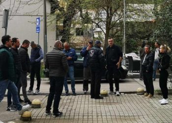 15 GODINA STEČAJA Radnici ‘Granita’ pred Ministarstvom u Mostaru čekaju vijest o sudbini poduzeća