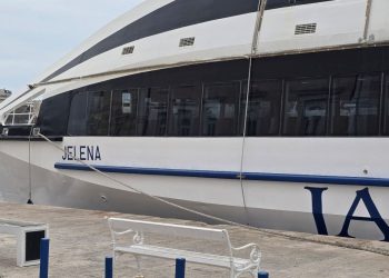 Katamaran za Bol i Jelsu stiže i prije plovidbenog reda i nećete vjerovati