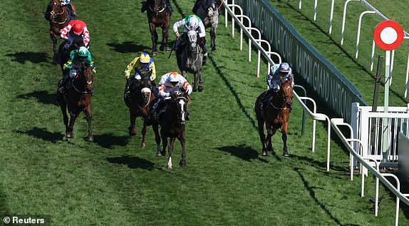 Konjske utrke - Grand National Festival 2025 - Aintree Racecourse, Liverpool, Britanija - 5. travnja 2025. duboka špilja koju je Jack Tudor vozio u akciji na putu za pobjedu u 13:20 William Hill Gamranding Handle Huntle Reuters/Phil Noble