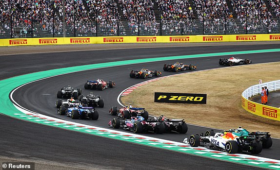 Formula One F1 - Japanese Grand Prix - Suzuka Circuit, Suzuka, Japan - April 6, 2025 General view of Red Bull's Max Verstappen, McLaren's Lando Norris, McLaren's Oscar Piastri and drivers in action at the start of the race REUTERS/Issei Kato