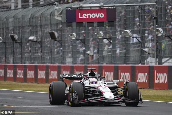 epa12013027 Red Bull Racing driver Max Verstappen of the Netherlands leads the race during the 2025 Formula 1 Japanese Grand Prix at the Suzuka Circuit, in Suzuka, Japan, 06 April 2025.  EPA/FRANCK ROBICHON