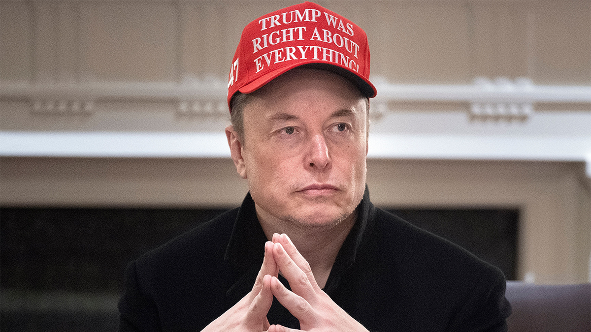 Elon Musk nosi Trumpov šešir