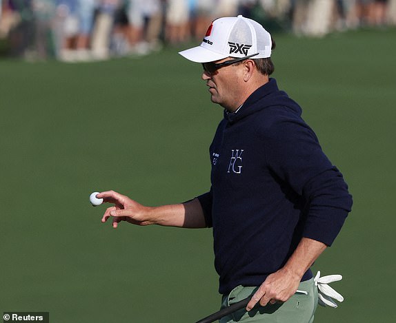 Golf - The Masters - Augusta National Golf Club, Augusta, Georgia, U.S. - April 10, 2025  Zach Johnson of the U.S. acknowledges the crowd on the green on the 2nd hole during the first round REUTERS/Pilar Olivares