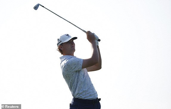Golf - The Masters - Augusta National Golf Club, Augusta, Georgia, U.S. - April 10, 2025  Noah Kent of the U.S. hits his tee shot on the 4th hole during the first round REUTERS/Brian Snyder