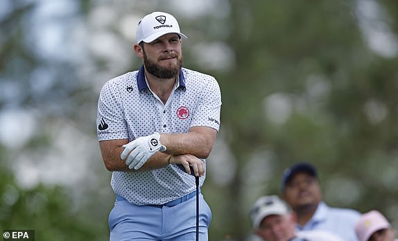 epa12026309 Tyrrell Hatton of England on the fourth tee during the second round of the 2025 Masters Tournament at the Augusta National Golf Club in Augusta, Georgia, USA, 11 April 2025.  EPA/CJ GUNTHER