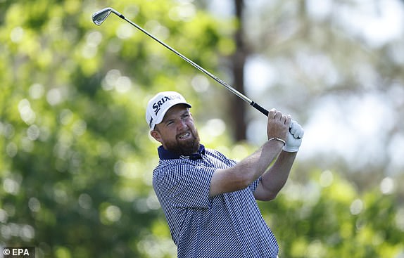 epa12025895 Shane Lowry of Ireland tees off on the fourth tee during the second round of the 2025 Masters Tournament at the Augusta National Golf Club in Augusta, Georgia, USA, 11 April 2025.  EPA/CJ GUNTHER