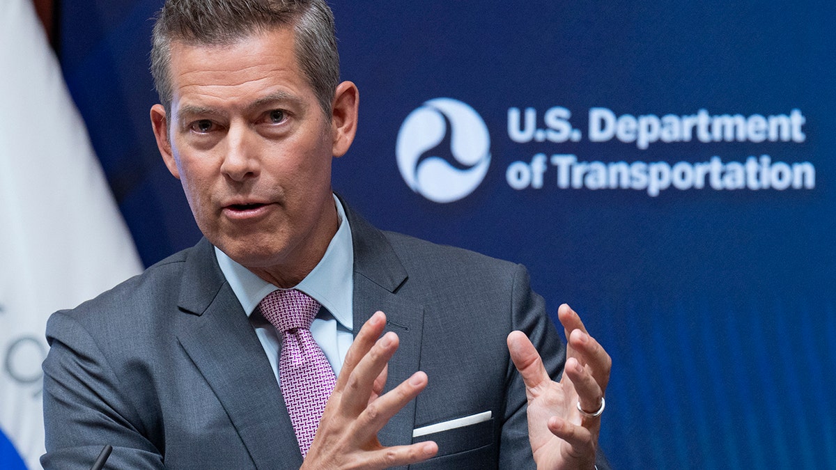 Sekretar za prijevoz Sean Duffy govori o sudaru srednjeg zraka u blizini zračne luke Regan