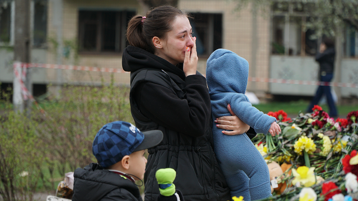 Žena na Ukrajinskom spomen -obilježju 