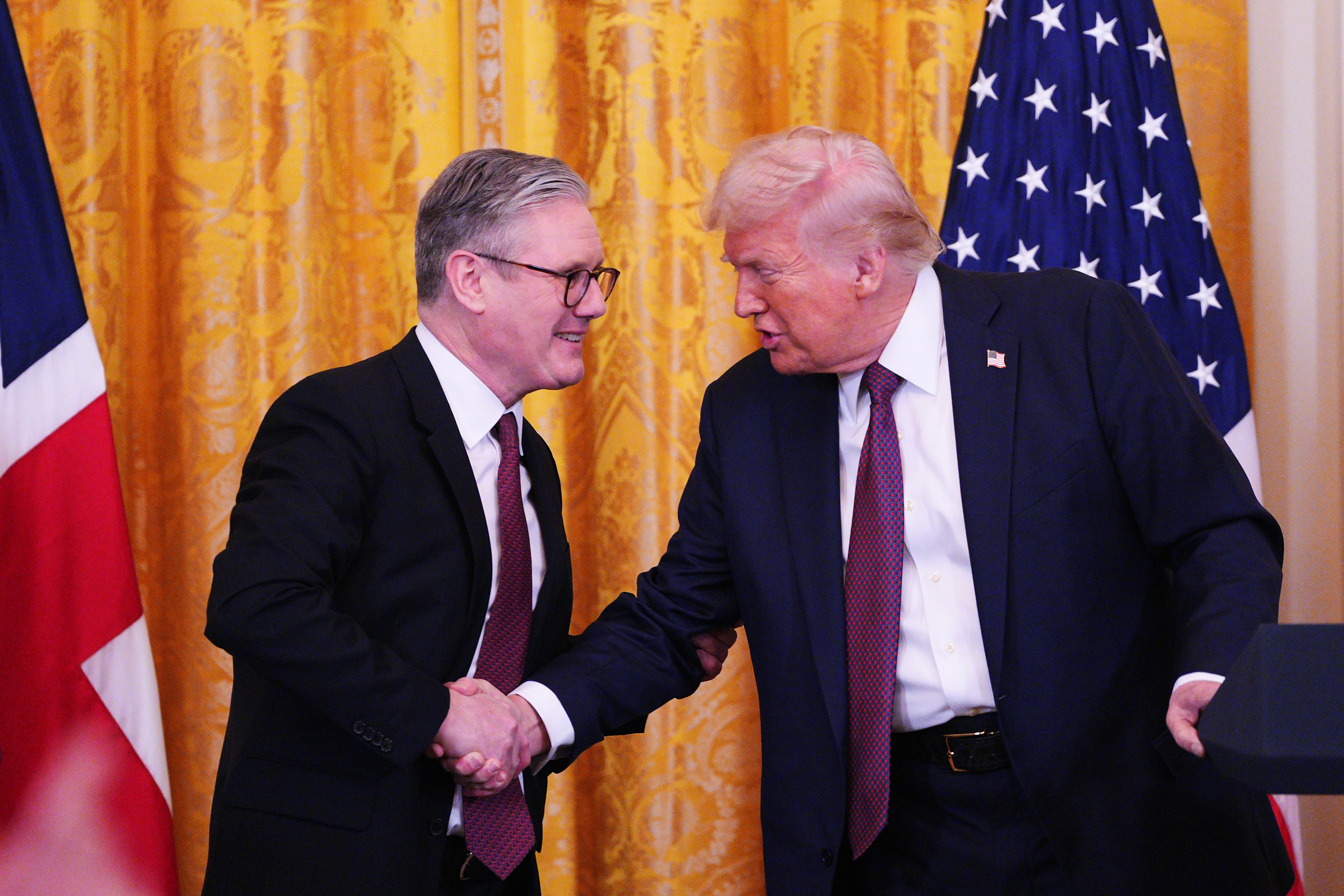 Keir Starmer i Donald Trump u Ovalnom uredu u veljači