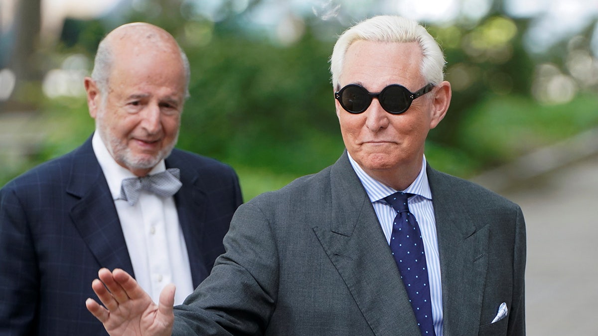 Roger Stone stiže na saslušanje u kaznenim slučajevima
