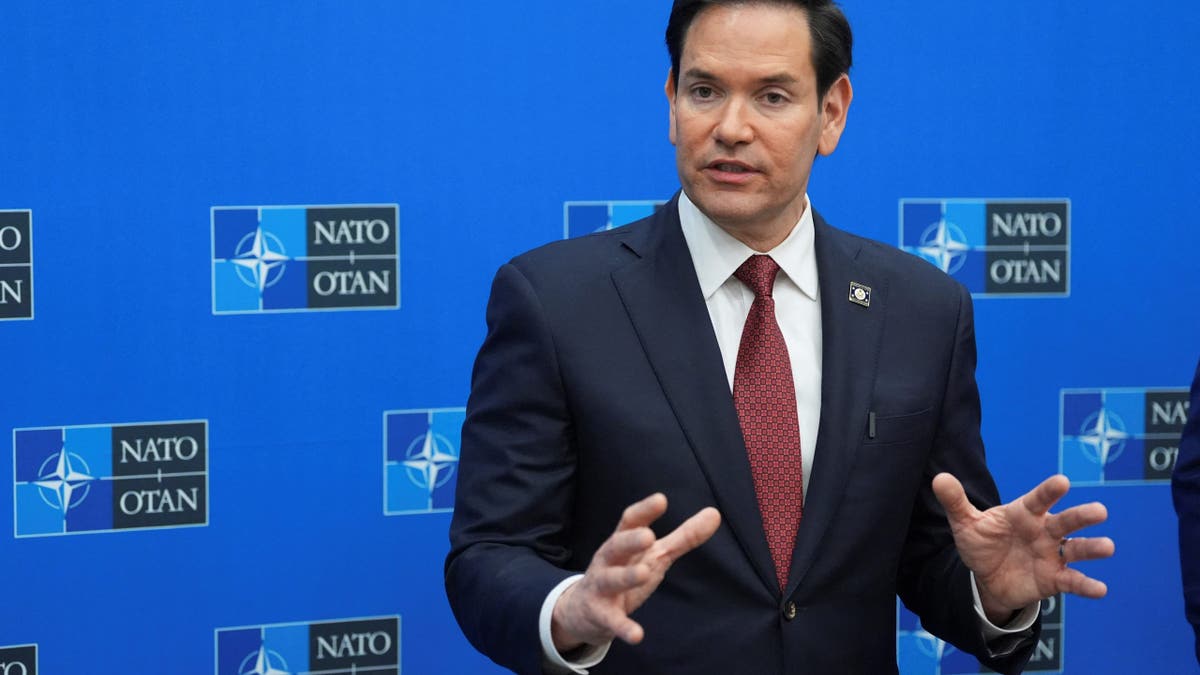 Američki državni tajnik Marco Rubio razgovara s novinarima u sjedištu NATO -a u Bruxellesu, Belgija, 4. travnja 2025. Jacquelyn Martin/Pool preko Reutersa