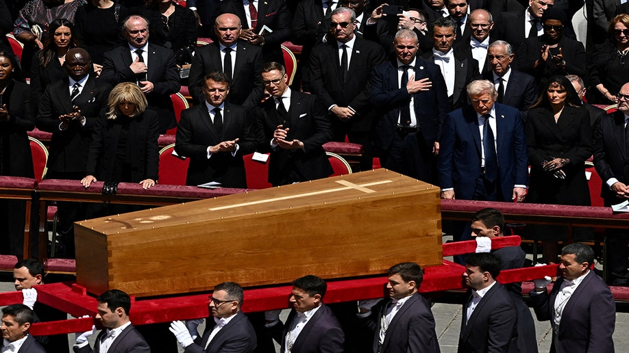 Svjetski čelnici odaju počast papi Franje