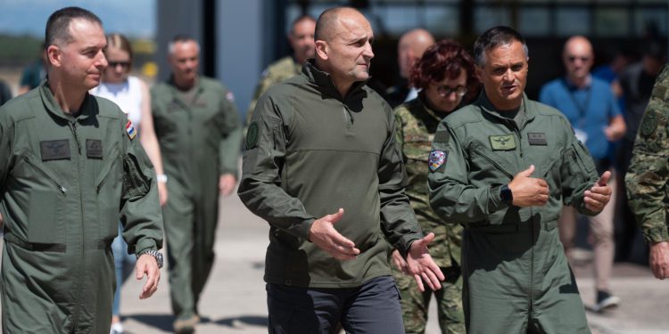 Ministar Anušić i general-pukovnik Kundid na obilježavanju 20. obljetnice osnivanja akrobatske grupe „Krila Oluje“