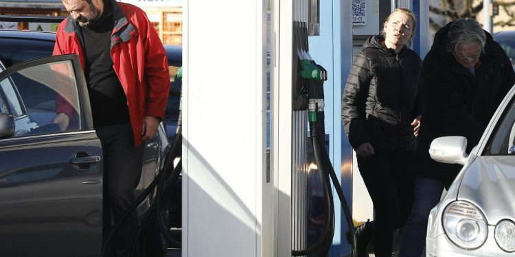 Doznaje se: Stiže poskupljenje goriva, brzo požurite na benzinske!