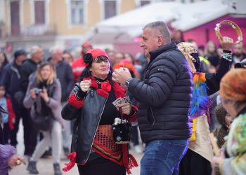 Slobodna Dalmacija – Miro Bulj otužno završava mandat gradonačelnika; svi se razišli kao rakova djeca, u ovom sastavu više se neće okupiti