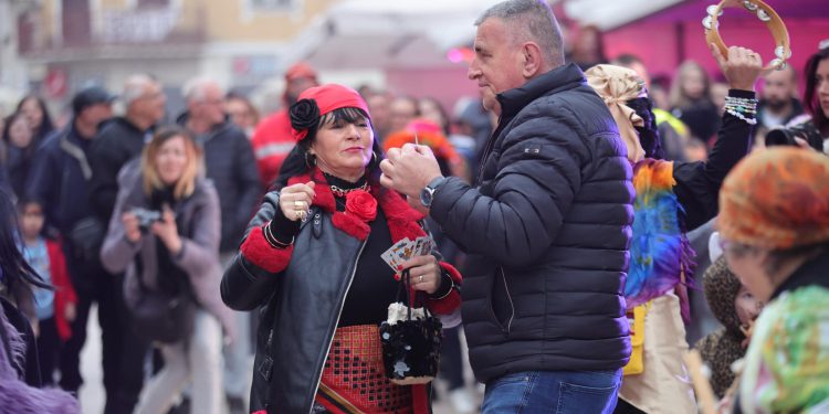 Slobodna Dalmacija – Miro Bulj otužno završava mandat gradonačelnika; svi se razišli kao rakova djeca, u ovom sastavu više se neće okupiti